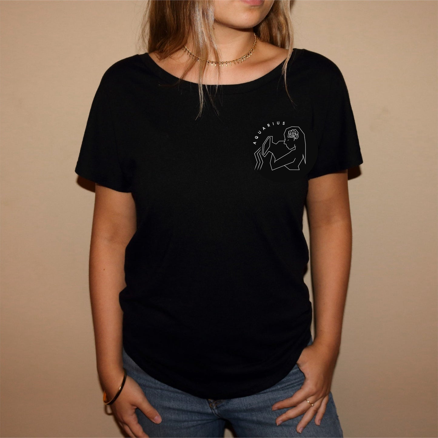 Aquarius Shirt / Aquarius t-shirt / Aquarius Zodiac / Aquarius Gifts / Minimalist t-shirt / Zodiac Gifts / Personalized Gifts for Her
