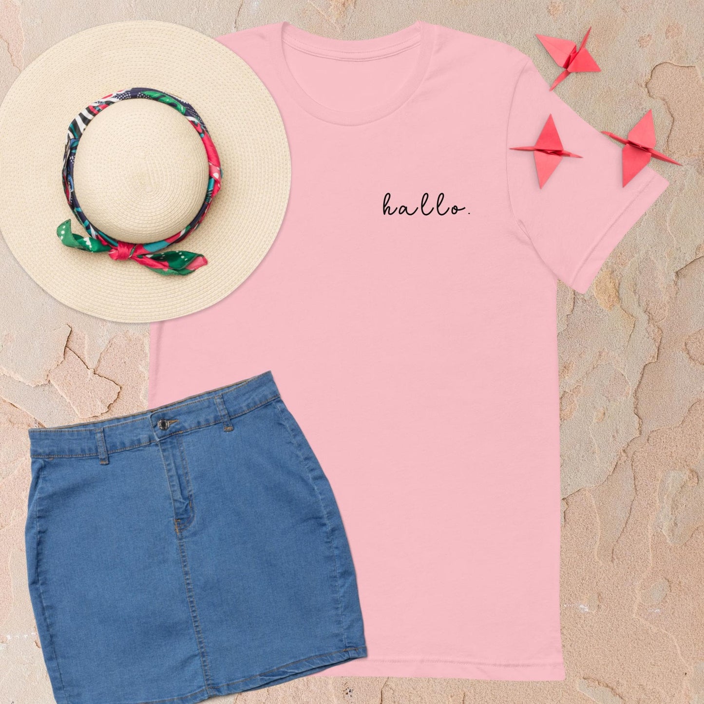 So Simple Tee: hallo; Casual, Simple, Minimal Tee, Basic Tee, Everyday, Unisex Go-To Tee, Graphic T-shirt