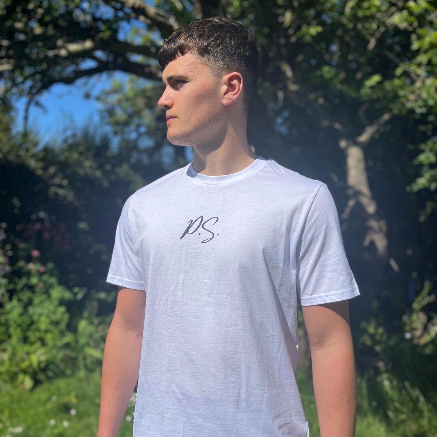 T-shirt white – men t-shirt – streetwear fitted – organiccotton – minimal modernism – luxurious t-shirt – ethically-produced - back design